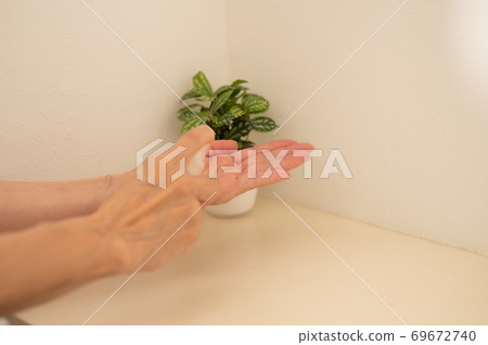 Corona measures Small alcohol disinfectant spray for carrying 69672740