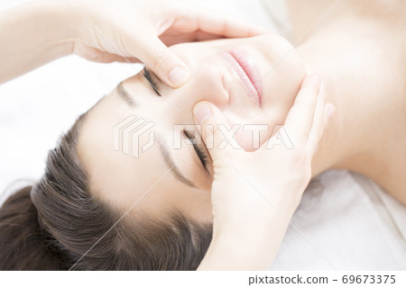 小臉按摩 69673375