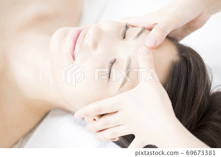 小臉按摩 69673381