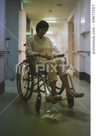 輪椅 入院病人 女生 69673567