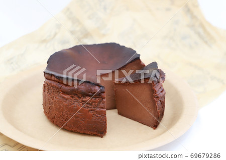 Chocolate cake / cake cross section Chocolate cake / cake cross section 69679286