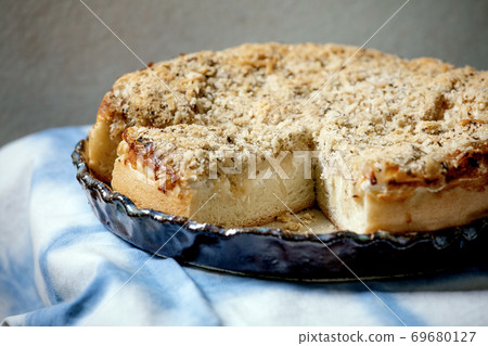 White sicilian focaccia cake 69680127