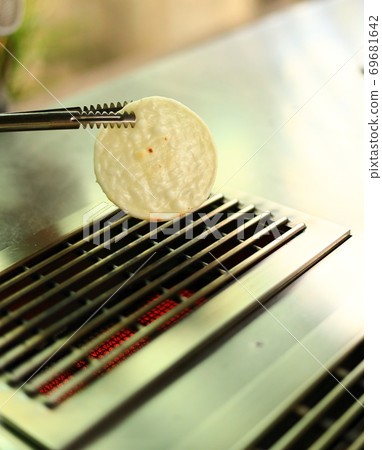 Soka rice cracker hand-baked experience 69681642