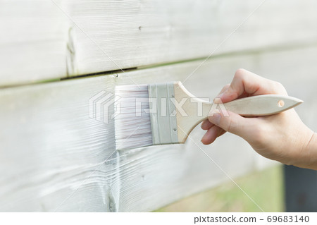 Apply white paint to wood Apply white paint to wood 69683140
