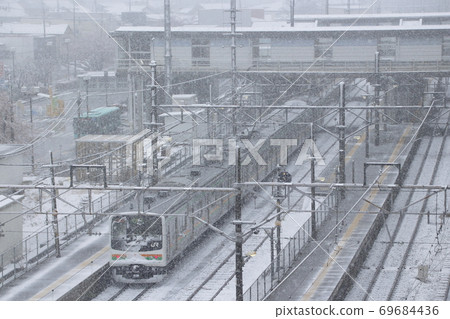 宇都宮線205系列在下雪天(原京葉線車輛:宇都宮⇔黑磯) 宇都宮線205系列在下雪天(原京葉線車輛:宇都宮⇔黑磯) 69684436
