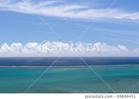 沖繩南條的美麗的天空和大海 沖繩南條的美麗的天空和大海 69684451
