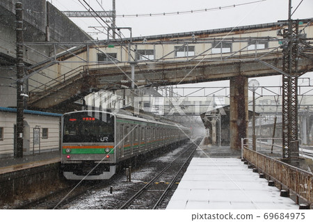 宇都宮線205系列8輛車到達幸木黑磯站(原西京線車輛) 宇都宮線205系列8輛車到達幸木黑磯站(原西京線車輛) 69684975