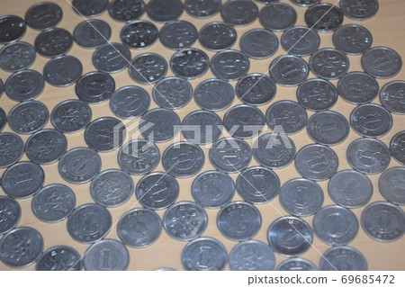 1 yen coin 69685472