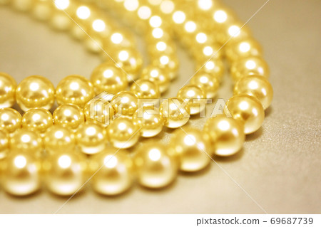 Pearl necklace Pearl necklace 69687739