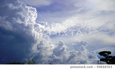 奈良發現鴿子夏日的天空 奈良發現鴿子夏日的天空 69688563