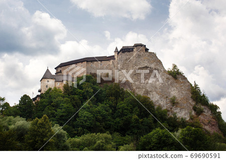 Orava Castle on a high rock above Orava river in the village of Oravsky Podzamok in Slovakia 69690591