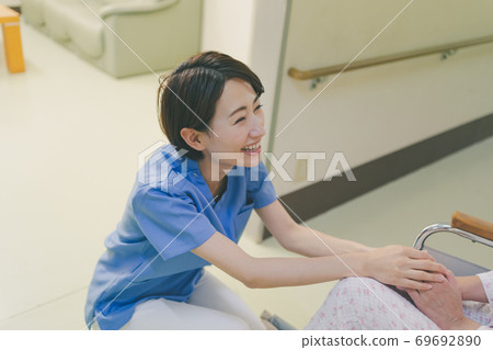 nurse, registered nurse, female 69692890