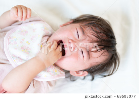 Baby crying Baby crying 69695077