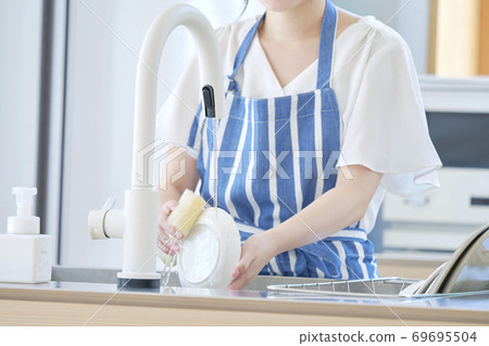 女人洗碗沒有臉 69695504