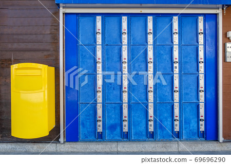 Blue digital Lockers come in all sizes, shapes, and colors. There is an open locker in this group. Blue digital Lockers come in all sizes, shapes, and colors. There is an open locker in this group. 69696290