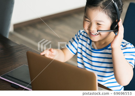 在線學習的孩子 69696553
