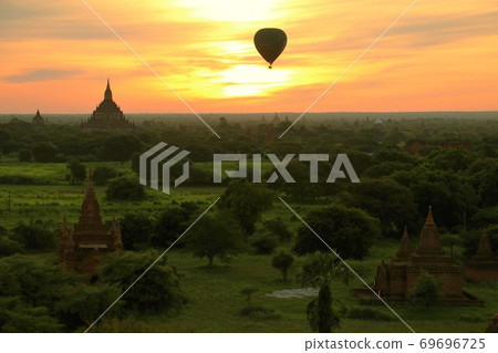 從蒲甘遺址看日出和氣球 69696725
