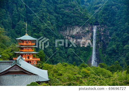 和歌山縣立山市青石寺寺三塔和那智瀑布 69696727