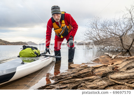 stand up paddling winter training 69697570