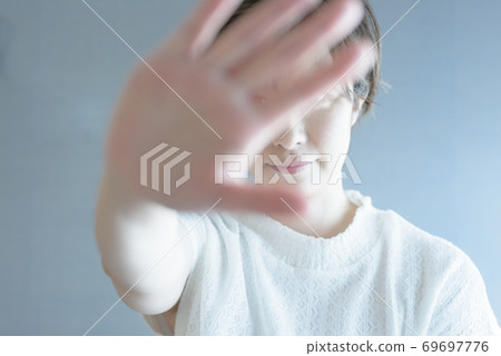 cannot be seen, out of sight, ashamed 69697776