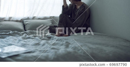 Women in their twenties Women in their twenties 69697790