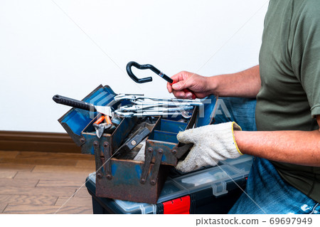Tool box senior male DIY Tool box senior male DIY 69697949