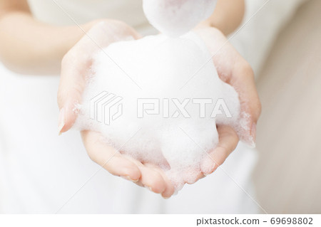 婦女面部清潔 69698802