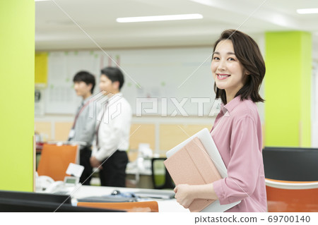 Business woman image Business woman image 69700140