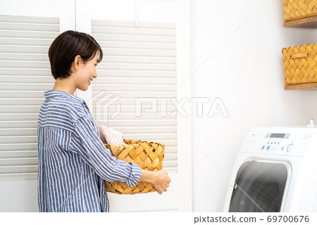 家庭主婦洗衣服 家庭主婦洗衣服 69700676