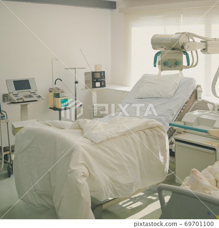 hospital room, bed, beds 69701100