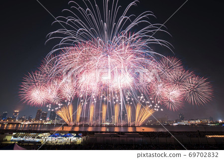 [Osaka Prefecture] Naniwa Yodogawa Fireworks Festival 69702832