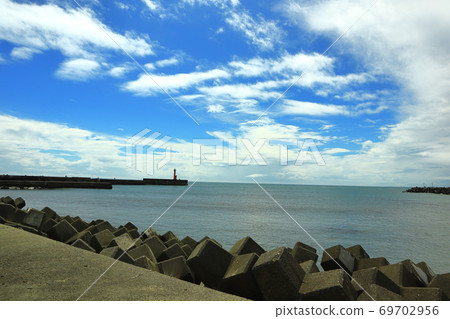 茨城縣日立市Aise港防波堤和燈塔 茨城縣日立市Aise港防波堤和燈塔 69702956
