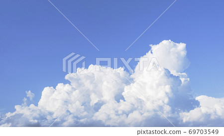 夏日的雲層之上的風景1 69703549
