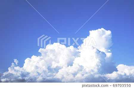 夏日的雲層之上的風景2 69703550