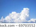 夏日的雲層之上的風景4 69703552