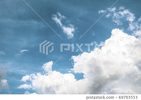 夏日的雲層之上的風景5 69703553