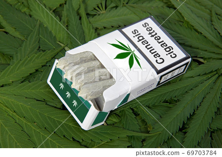 pack of cigarettes 69703784