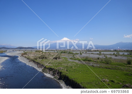 Fuji from the mouth of the Fuji River 69703868