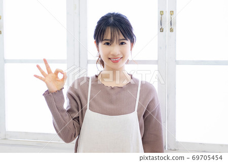Young woman making an OK gesture 69705454