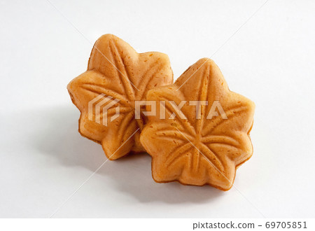 Fresh and delicious maple yaki close-up 69705851