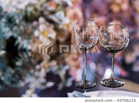 Empty glasses set in a modern restaurant 69706219