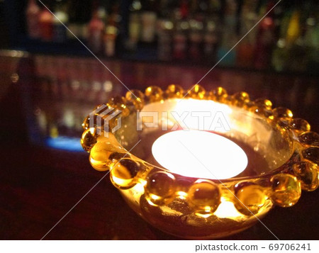 酒吧櫃檯的時尚照明 69706241