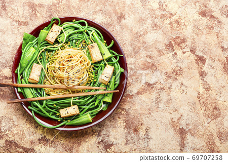 Oriental vegetable salad with pasta 69707258