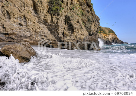 Superb view and ebb tide created by the eroded cliffs of the Jogasaki coast 69708054
