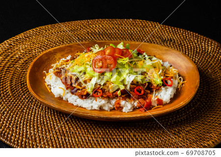 玉米卷米飯日本料理，沖繩風味玉米卷米飯 69708705