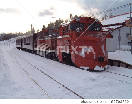 “ Furano Biei Yukihara Norokko”由帶有羅素頭的機車駕駛了僅三個賽季 69708760