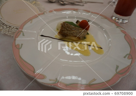 婚禮賓客餐桌菜,炒白魚 婚禮賓客餐桌菜,炒白魚 69708900