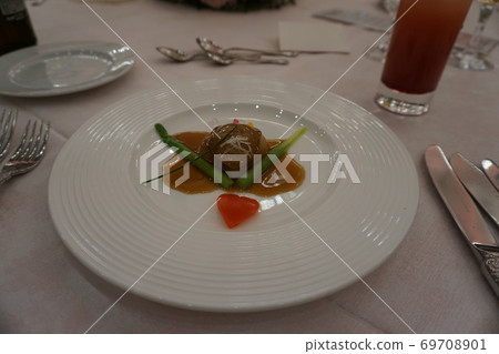 婚禮客人餐桌,煮沙丁魚 婚禮客人餐桌,煮沙丁魚 69708901
