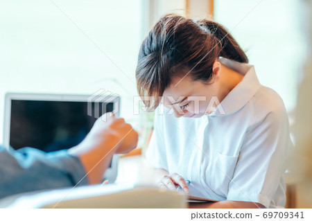 護士和男性患者 69709341