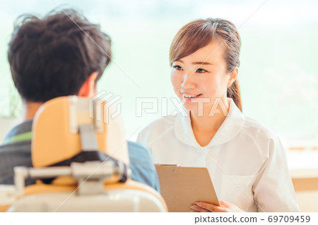 護士和病人 護士和病人 69709459